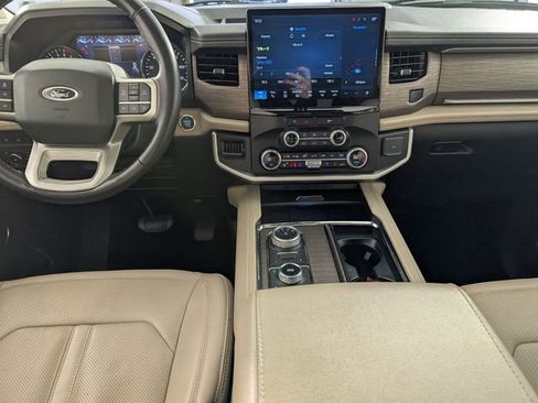 Used 2024 Ford Expedition Limited image 27
