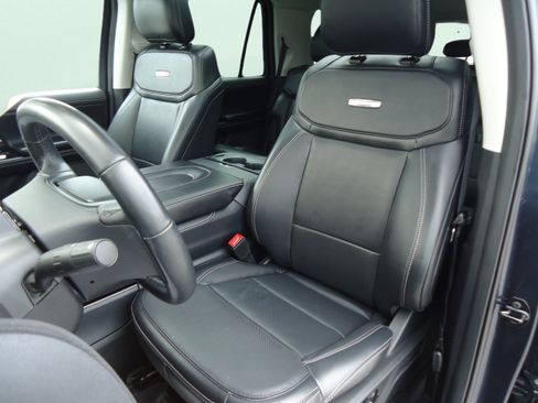 Used 2025 Ford Expedition Platinum AWD/4WD image 26