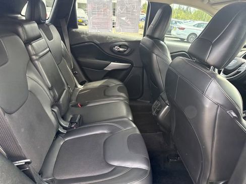 Used 2018 Jeep Cherokee Latitude Plus w/ Cold Weather Group AWD/4WD image 14
