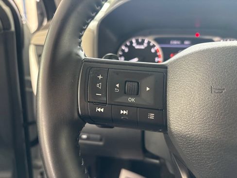 Used 2025 Nissan Rogue SV FWD image 37