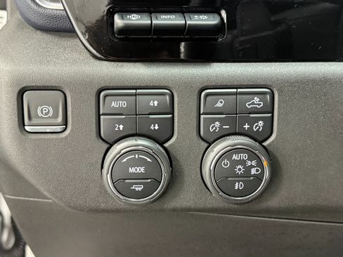 Used 2023 Chevrolet Silverado 1500 High Country w/ Technology Package AWD/4WD image 25