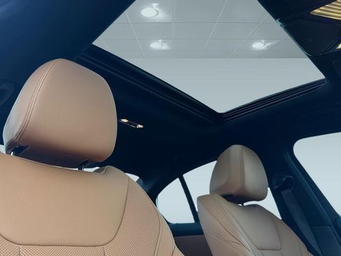 Used 2025 BMW M340i xDrive w/ Premium Package image 15