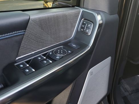 Certified 2025 Ford F250 Platinum image 19