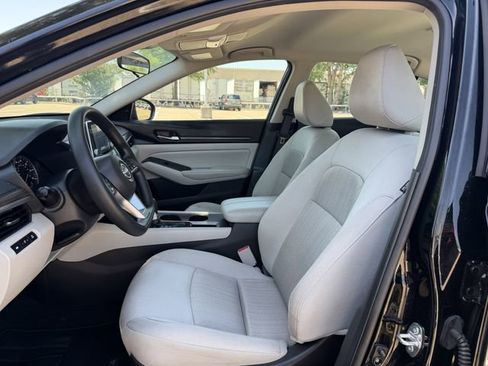 Used 2025 Nissan Altima 2.5 SV FWD image 23