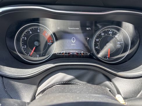 Used 2019 Jeep Cherokee Limited AWD/4WD image 12