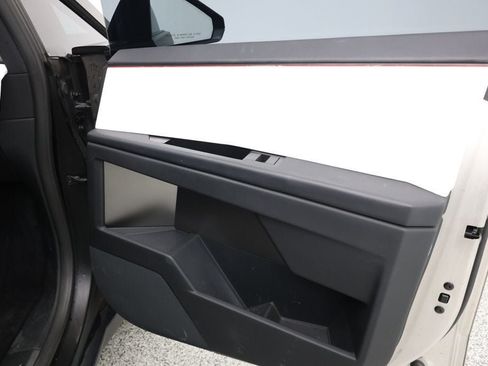Used 2024 Tesla Cybertruck AWD Crew Cab image 26