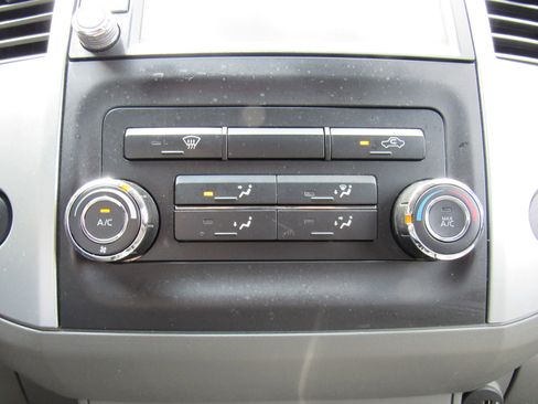 Used 2019 Nissan Frontier SV image 19