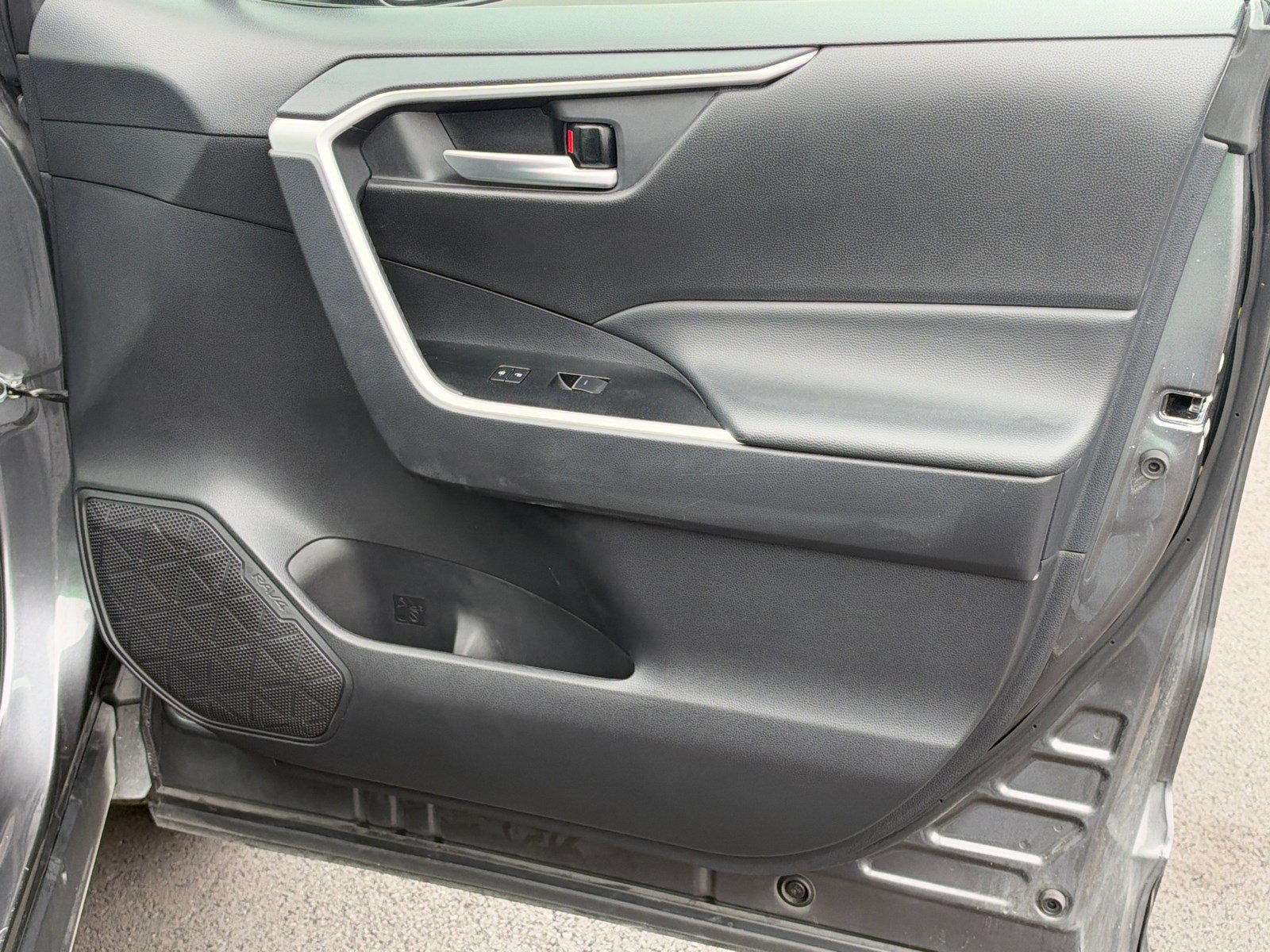 Used 2025 Toyota RAV4 XLE AWD/4WD image 14