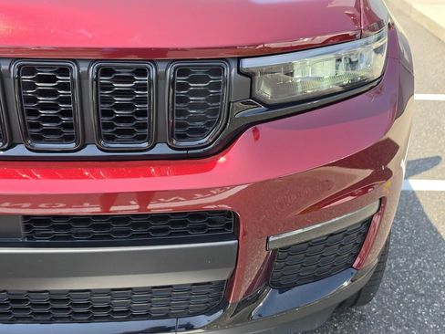 Used 2024 Jeep Grand Cherokee L Limited w/ Black Appearance Package AWD/4WD image 15