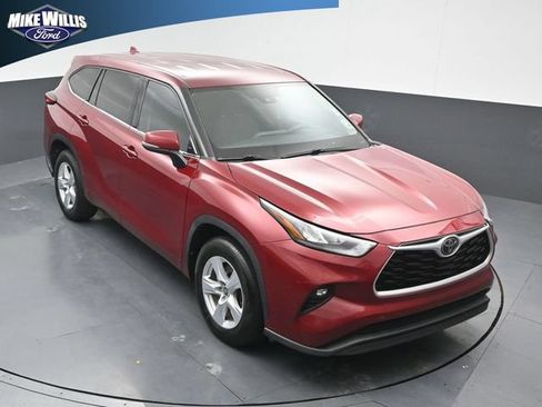 Used 2020 Toyota Highlander LE FWD image 9