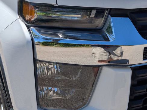 Used 2023 Chevrolet Silverado 2500 LT AWD/4WD image 9