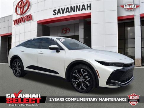 Certified 2025 Toyota Crown XLE image 1