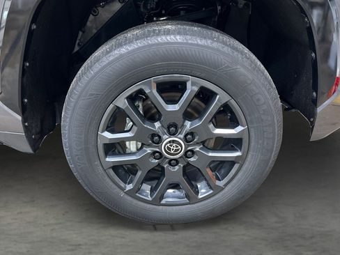Used 2024 Toyota Tundra Platinum AWD/4WD image 22