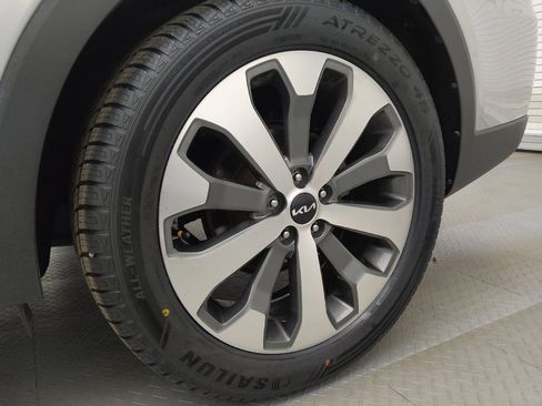 Used 2020 Kia Sorento LX image 31