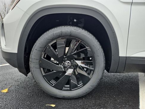 New 2026 Volkswagen Atlas SE image 10