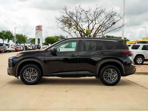 Used 2024 Nissan Rogue S FWD image 2