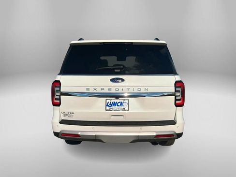 Used 2023 Ford Expedition Limited image 3