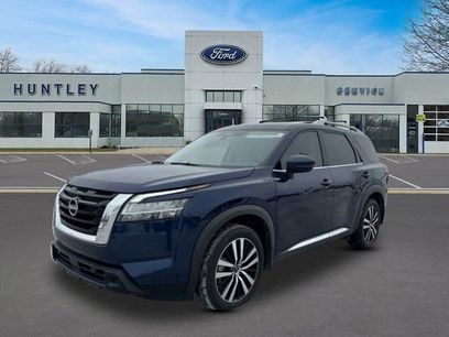 Used 2024 Nissan Pathfinder Platinum w/ Lighting Package (N92)