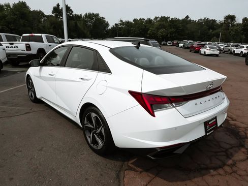 Used 2023 Hyundai Elantra Limited w/ Cargo Package FWD image 4