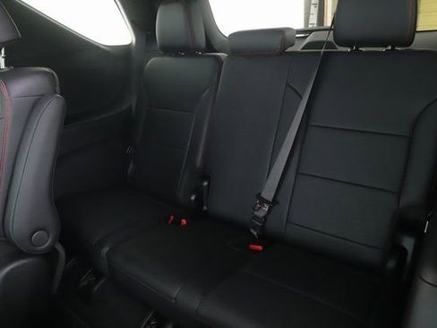 Used 2025 Chevrolet Traverse RS image 30