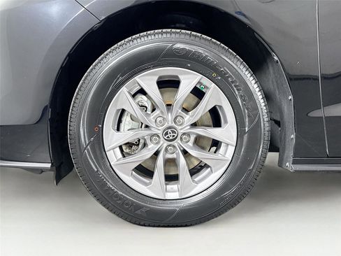 Used 2024 Toyota Sienna LE image 40