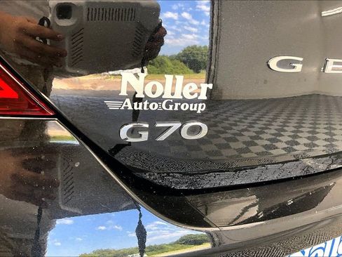Used 2022 Genesis G70 3.3T AWD/4WD image 8