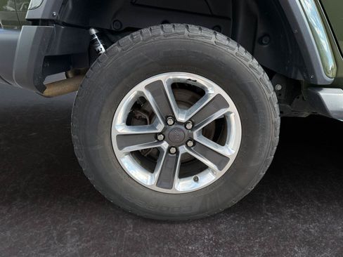 Used 2021 Jeep Wrangler Unlimited Sahara AWD/4WD image 15