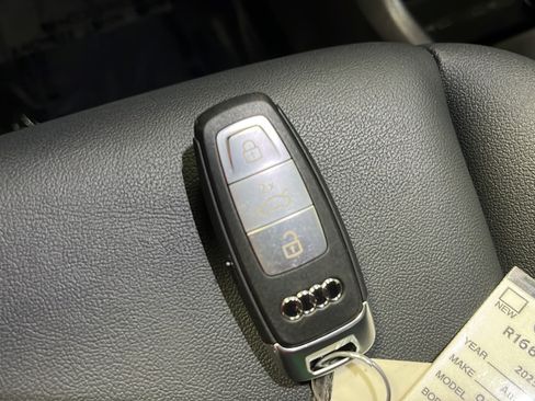 Used 2023 Audi Q4 e-tron Premium AWD/4WD image 20