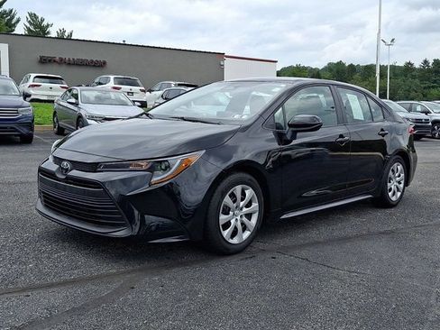 Used 2025 Toyota Corolla LE FWD image 3
