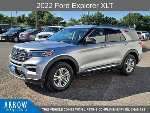 Used 2022 Ford Explorer XLT w/ Equipment Group 202A AWD/4WD image 5