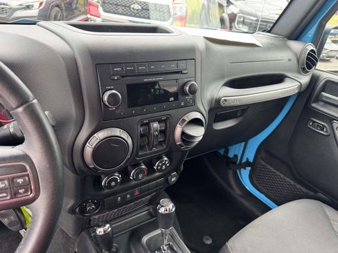 Used 2018 Jeep Wrangler Unlimited Sport S AWD/4WD image 29