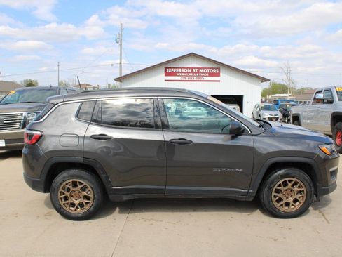 Used 2019 Jeep Compass Sport FWD image 1