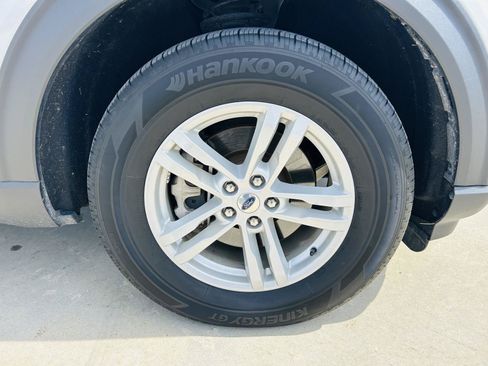 Used 2024 Ford Explorer XLT w/ Equipment Group 202A AWD/4WD image 42