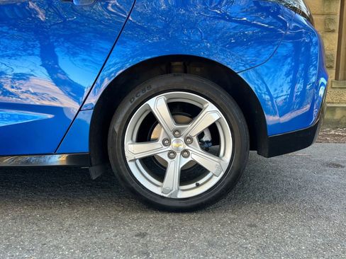 Used 2017 Chevrolet Volt LT w/ Comfort Package image 42