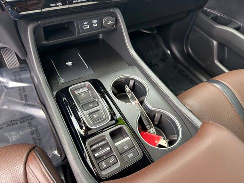 Used 2025 Honda Pilot Elite image 26