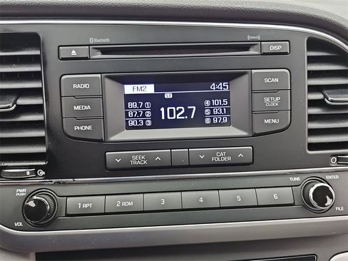 Used 2017 Hyundai Elantra SE image 26