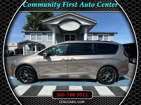 Used 2018 Chrysler Pacifica Limited FWD image 1