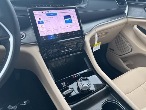 New 2025 Jeep Grand Cherokee L Limited w/ Trailer Tow Package image 12