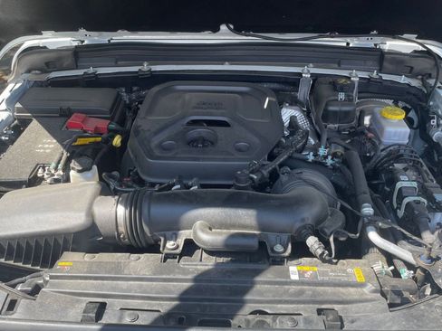 Used 2025 Jeep Wrangler Sahara image 25