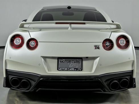 Used 2017 Nissan GT-R Premium AWD/4WD image 11