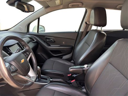 Used 2022 Chevrolet Trax LT w/ Sport Edition image 10