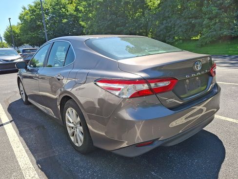 Used 2018 Toyota Camry LE FWD image 3