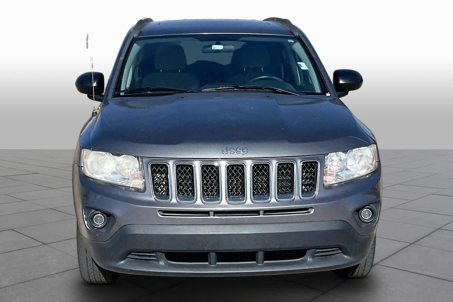 Used 2011 Jeep Compass Sport w/ Sun/Sound Group FWD image 3