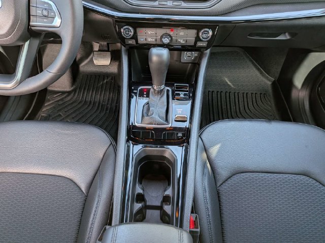 Used 2026 Jeep Compass Latitude AWD/4WD image 21