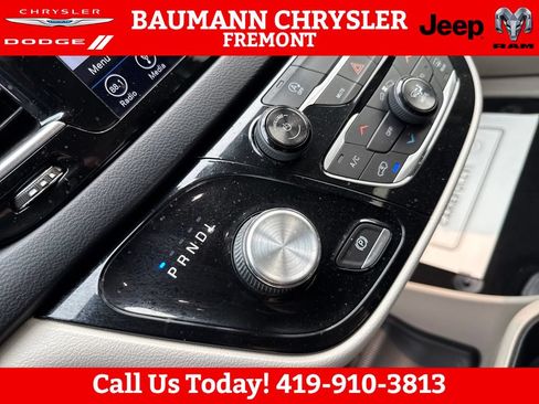 Used 2018 Chrysler Pacifica Touring-L Plus w/ Tire & Wheel Group FWD image 24