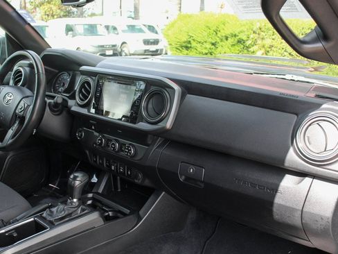 Used 2019 Toyota Tacoma TRD Sport image 31