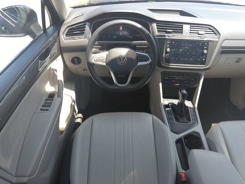 Used 2023 Volkswagen Tiguan SE FWD image 10
