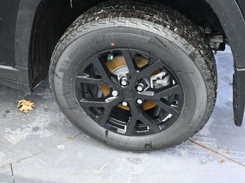 New 2026 Jeep Grand Cherokee Altitude image 9