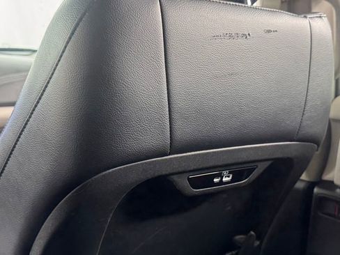 Used 2022 Chrysler Pacifica Touring-L FWD image 41