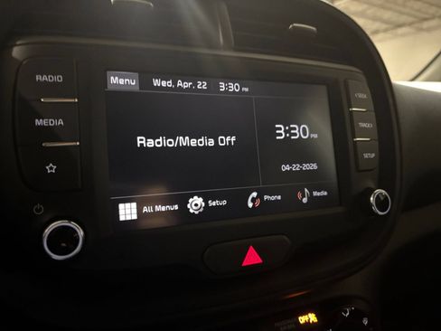 Used 2025 Kia Soul LX w/ LX Technology Package FWD image 20